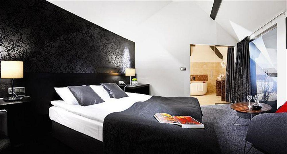 Hotel Remes Opalenica Extérieur photo