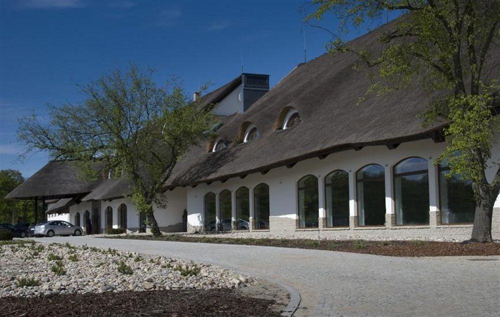 Hotel Remes Opalenica Extérieur photo
