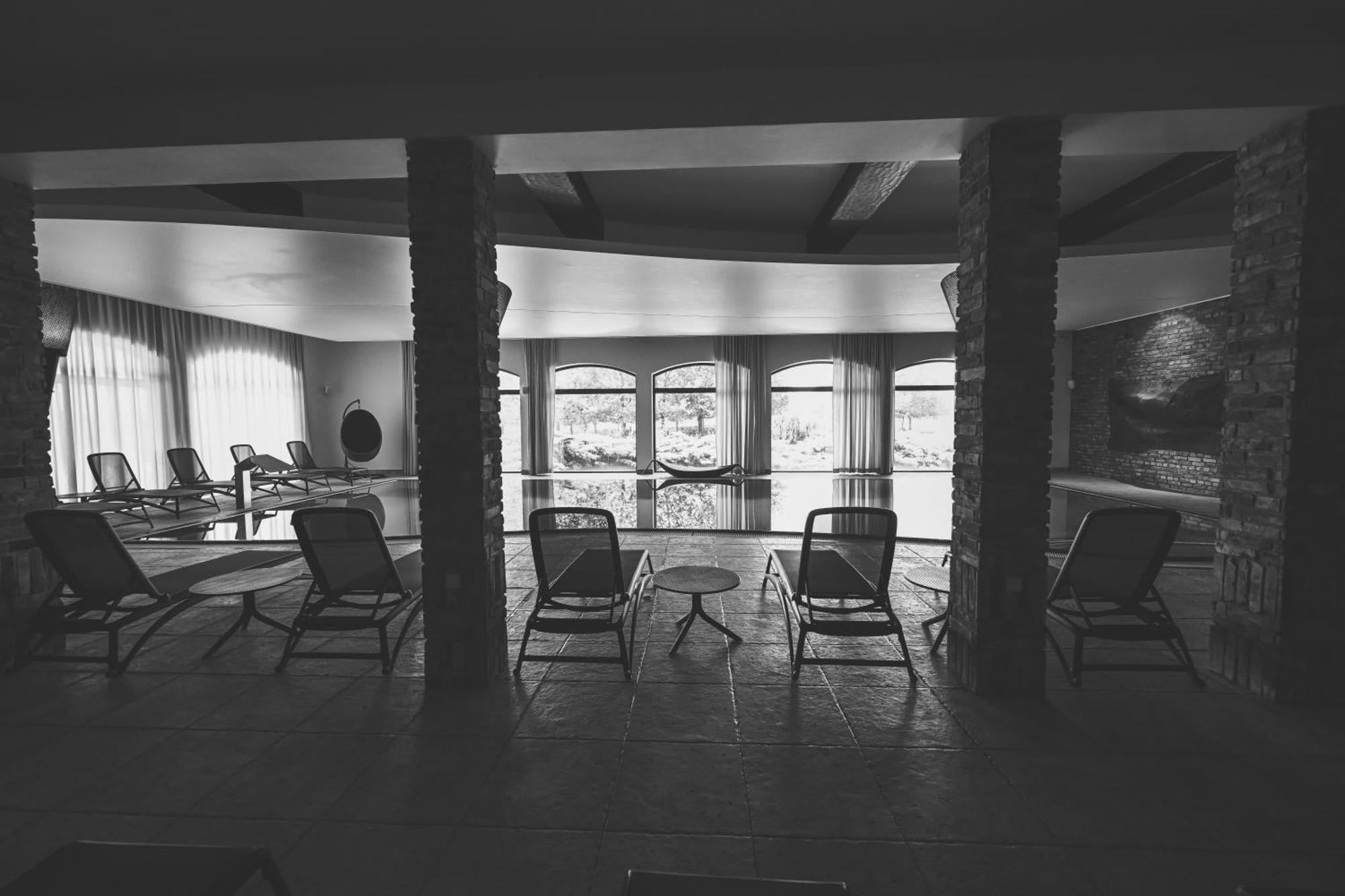 Hotel Remes Opalenica Extérieur photo