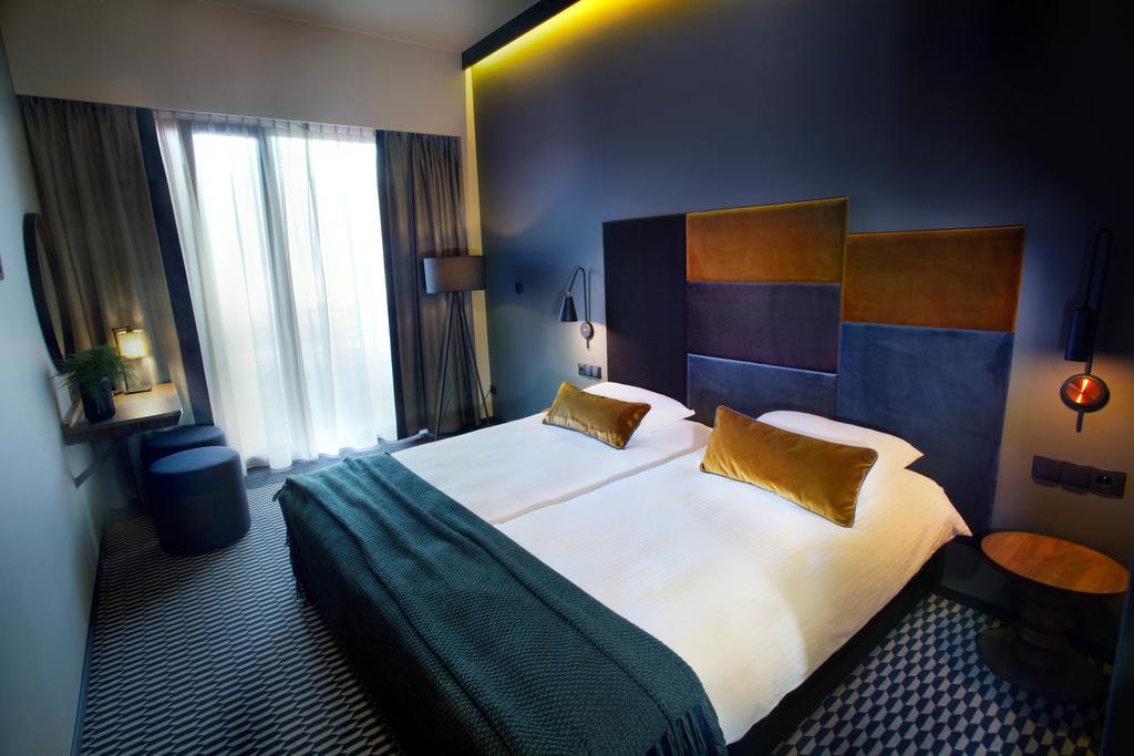 Hotel Remes Opalenica Extérieur photo