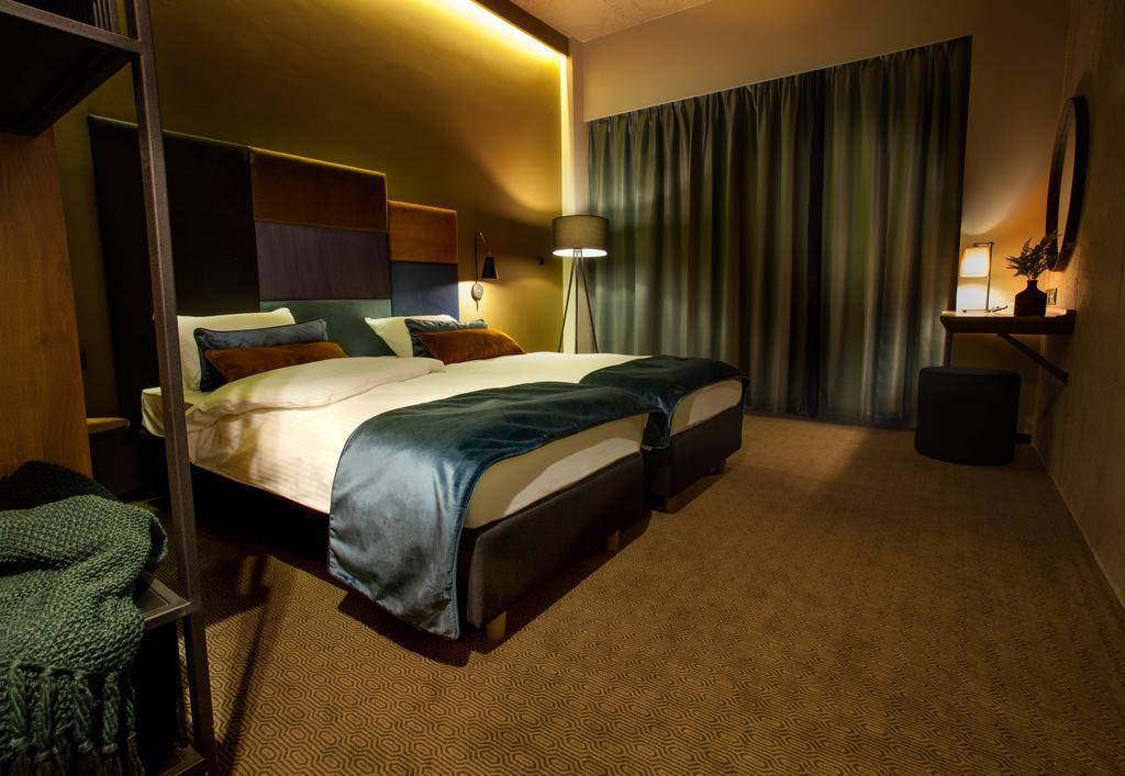 Hotel Remes Opalenica Extérieur photo