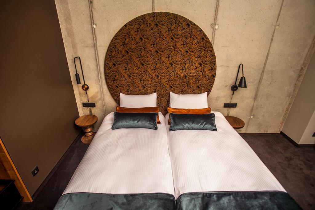 Hotel Remes Opalenica Extérieur photo