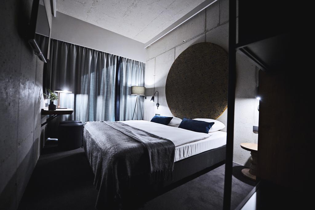 Hotel Remes Opalenica Extérieur photo