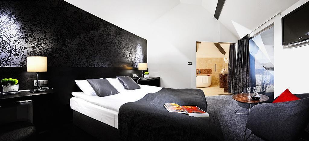 Hotel Remes Opalenica Extérieur photo