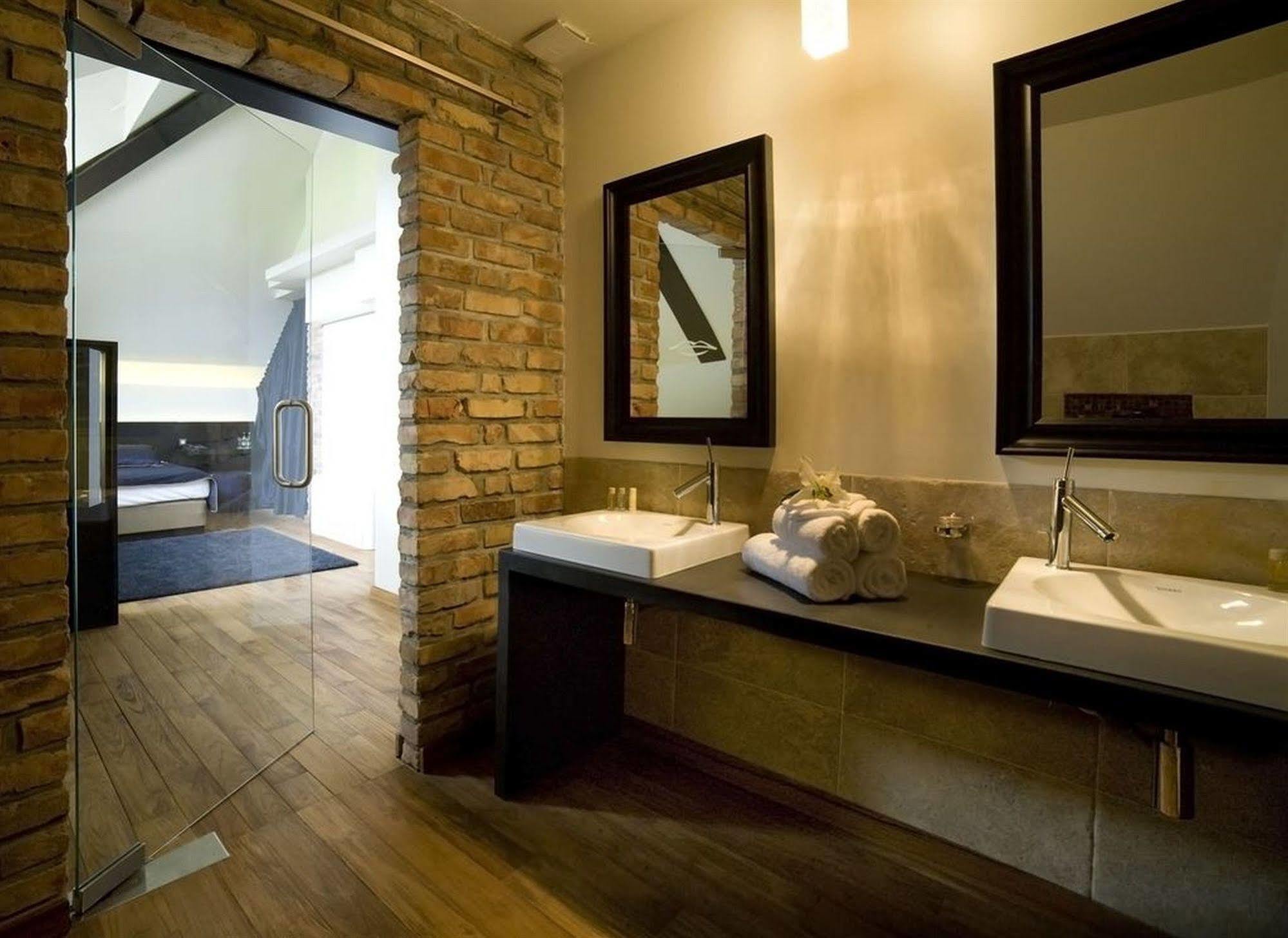 Hotel Remes Opalenica Extérieur photo