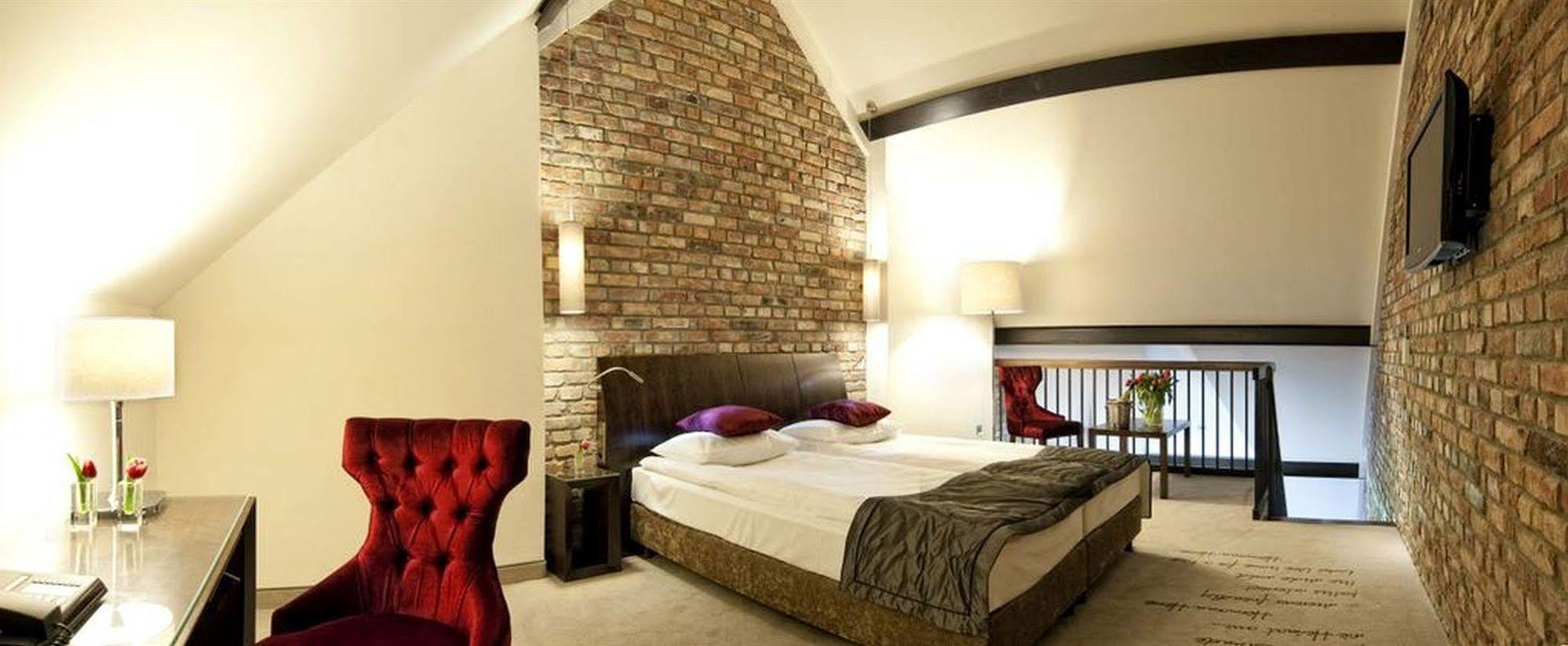 Hotel Remes Opalenica Extérieur photo