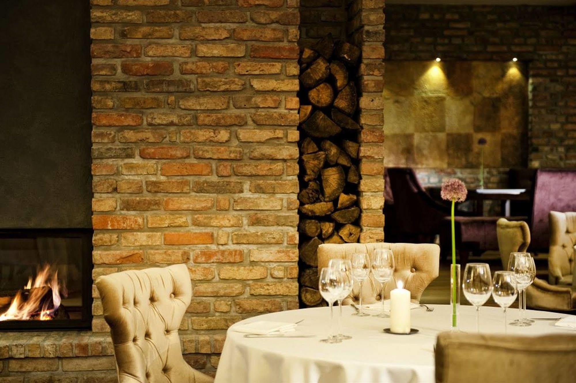 Hotel Remes Opalenica Extérieur photo