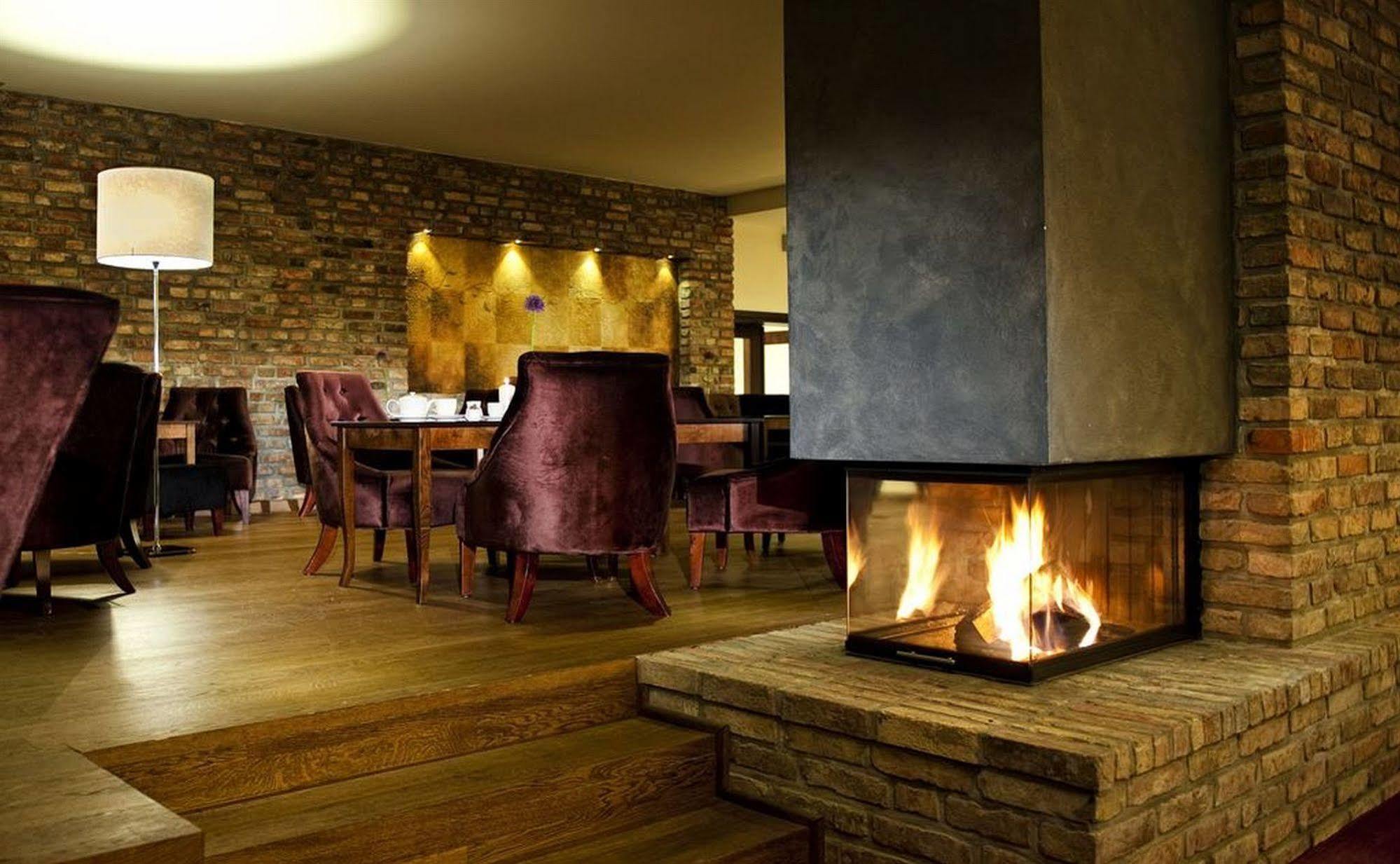 Hotel Remes Opalenica Extérieur photo